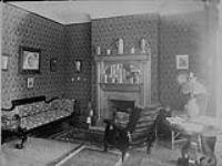 Intérieur de maison, Lindsay Ling 1900