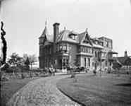 Residence of W.H. Davis, 404 Theodore Street (now Laurier Ave.), corner of Marlborough Street, Ottawa, Ont Oct. 1895