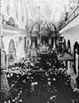 L'interieur de la Basilique de Notre Dame de Québec â l'occasion de l'ouverture du 1er Concile Plenier de Canada 1909