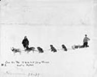 One of the Royal Northwest Mounted Police dog teams, Arctic patrol a 27 De 1909