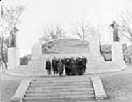 Dr. Bell and group in front of the Bell memorial 1917