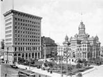 Union Bank of Canada, Leland Hotel, Volunteer Monument and City Hall, [Winnipeg, Man.] ca. 1900-1925