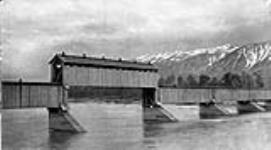 Covered bridge, Columbia River ca. 1900-1925