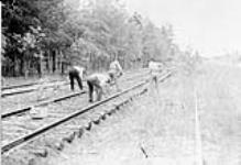 (Relief Projects - No. 30). Lifting abandoned railway tracks May 1933