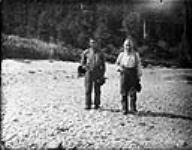 Edenshaw and Hoo-yâ. Chiefs at Ya-tza and Masset, Graham Island, Queen Charlotte Islands, B.C Aug. 23, 1878