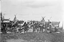 Group of Indians, English River Post, Hudson's Bay Co., Kenogami River, Ont 1902