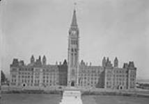 Main Block, Parliament Buildings, Ottawa, Ont [1922 -1936].