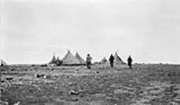 His Excellency [Earl Grey] visiting Eskimo camp, Churchill, Man 1910