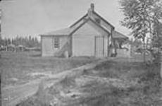 Free-trader Gordon's House, The Pas, Saskatchewan River, [Man.]. (shows barrel to collect rain water from eavestrough) 1907