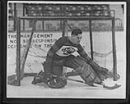 Cecil "Tiny" Thompson, Goaler, Boston Bruins 1929-1930