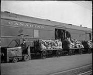 Unloading of sacks of mail 29 Mar. 1937