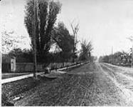 Yonge Street looking south at Bedford Park, [Toronto, Ont.] 1898