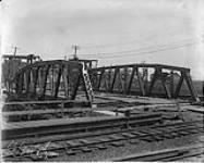 [Toronto, Ont.] Superstructure & buckle plate Queen St. Bridge, Don [River] 1900