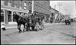 Wagon decorated for a parade on Raglan Street ca. 1910