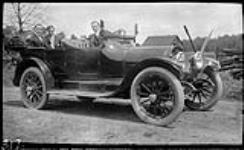 [Johnston family car, Parry Sound, Ont., c. 1915.] 1915