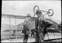 [Wreckage of Curtiss, JN-4 aircraft C136, Camp Borden, Ont., 1917.] 1917