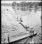Sorting logs, Gatineau Point, P.Q 1932