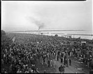 Crowd on waterfront, [Canadian National Exhibition, Toronto, Ont.] 1928