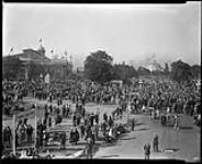 Crowd south of Automobile Building, Canadian National Exhibition, [Toronto, Ont.] 1928