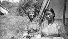 Mother and daughter, Matachewan, [Ont.] 25 July 1906