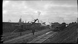 Steam shovel [loading cars during construction of the] new Welland Canal, at Thorold, [Ont.] 5 Dec., 1913