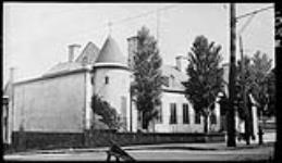 Chateau de Ramezay (Museum) from east in Montréal 6 July, 1914