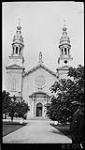 Front view of Basilica Church in Ste-Anne-de-Beaupré 7 July, 1914