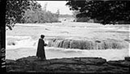 America rapids and bridge at Niagara Falls, New York 29 May, 1915
