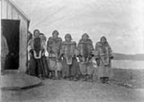The Inuit women who remained at the village of Kekerten, September 1, 1911. The rest of the population from the camp, minus two "Askis", left for their belongings at the "Touk-touk" September 1, 1911