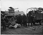 Eager hands on board H.M.C.S. "K kanee",NaEfrigateIofTtheF THE R.C.N.'s Newfoundland Command, help unload mail