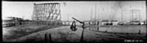 [Bicycle stunt, Toronto Industrial Exhibition, Toronto, Ont.] [1900]