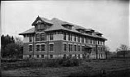 Field Husbandry Building of the O.A.C. [Ontario Agricultural College], in Guelph, [Ont.] 29 Oct., 1918