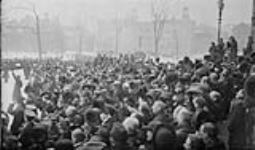 Crowd at the Parliament Buildings, during the Prohibition parade 8 Mar. 1916