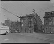 Exterior view of Au Meuble Moderne building on Blvd. Charest June, 1943