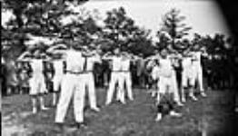 Immigrants chinois faisant de l' exercice physique à High Park, Toronto, Ontario, le 8 juin 1919  June 8, 1919