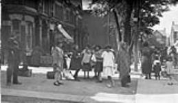 Immigrants on Kensington Avenue, [Toronto, Ontario.] June 1, 1922