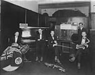 The Toronto Serenaders band with Marconi Fonet wireless broadcasting set, Toronto, Ont., n.d n.d.
