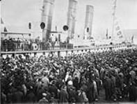 Grand Trunk Pacific - crowd at pier 1915