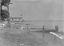 (Kew Beach) View east from foot of Lee Ave. Kew Beach, Toronto, Ont Aug. 2, 1916