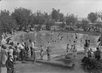 (Sunnyside) ? Children's wading pool, (Toronto, Ont.) July 22, 1935