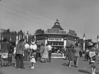 (Sunnyside) Refreshment Booth Toronto, Ont Sept. 3, 1945