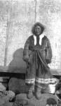 [Unidentified Inuk woman at Kiillinnguyaq] Original title: Native woman at Kent Peninsula 1925