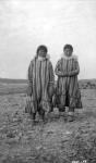 [Two wives of an Inuk man who was murdered]. Original title: Two wives of murdered Eskimo 1925
