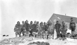 [Group of Inuit and non-indigenous men] Original title: Group of white men and Eskimos May 1926.
