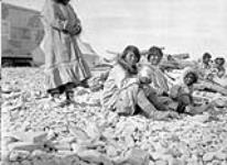 [Inuit women and children] Original title: Native group 13 August 1930.