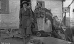 [Mrs. Carroll and two Dene women at Fort Good Hope] Original title: Mrs. Carroll and two native women at Good Hope 1921