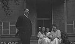 Frank Osborne and family 1922