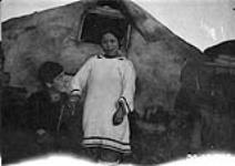 Richard Finnie with Ataguttiaq, wife of Nuqallaq September 1925