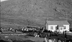 Cérémonie d'adieu aux Inuits. Résidence du médecin (Pangnirtung, T.N.-O.), juillet 1936 July 1936
