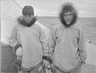 Inuuk men [Owen Etegik (left) and Angus Egotak (right) at Cambridge Bay, N.W.T. (Iqaluktuuttiaq), Nunavut], ca. 1947 vers 1947